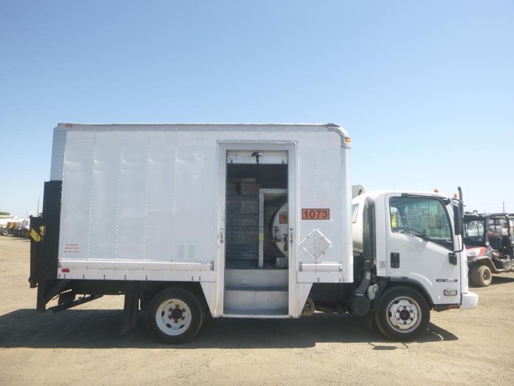 2014-isuzu-nqr-image-7