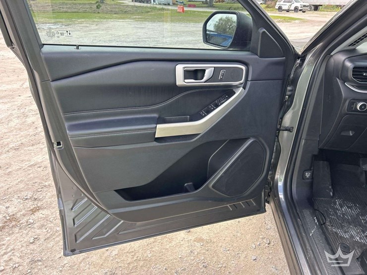 2021-ford-explorer-image-11