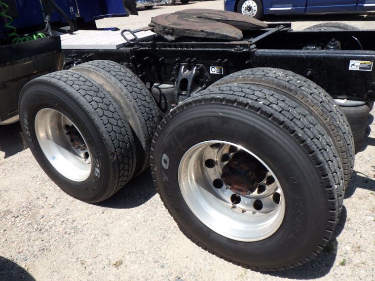 2021-peterbilt-579-image-14