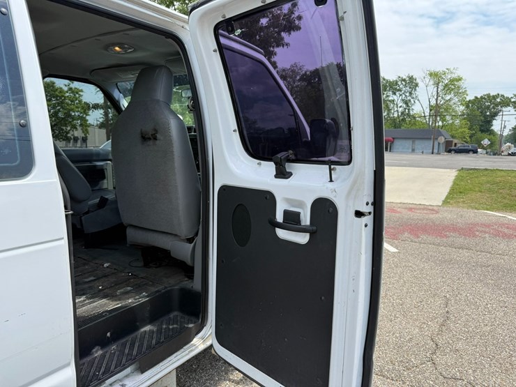 2011-ford-cargo-image-28