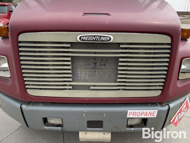 2001-freightliner-fl70-image-11