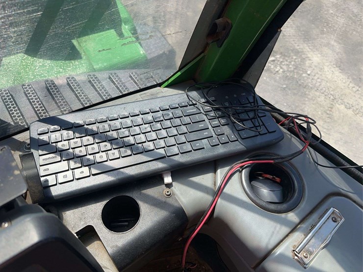 2017-john-deere-1910-image-25