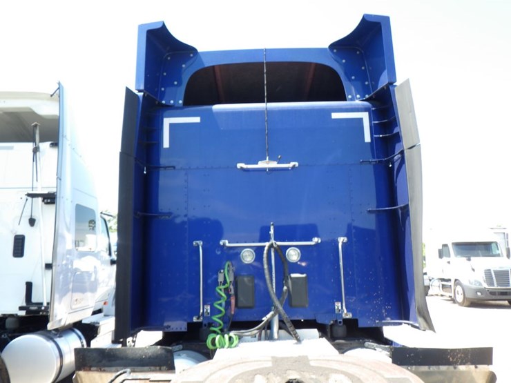 2021-peterbilt-579-image-12