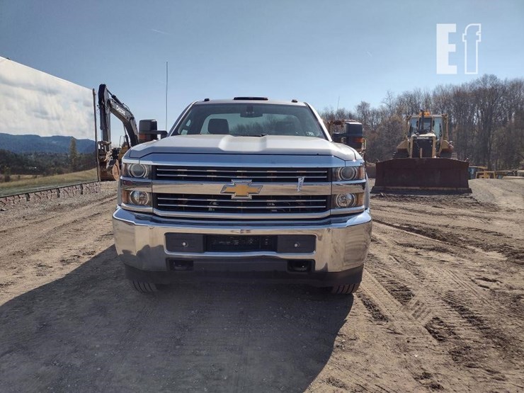 2016-chevrolet-2500hd-image-2