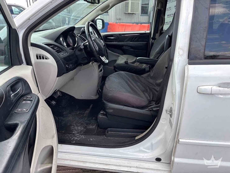 2017-dodge-grand-caravan-image-12