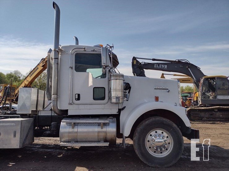 2007-kenworth-w900-image-29