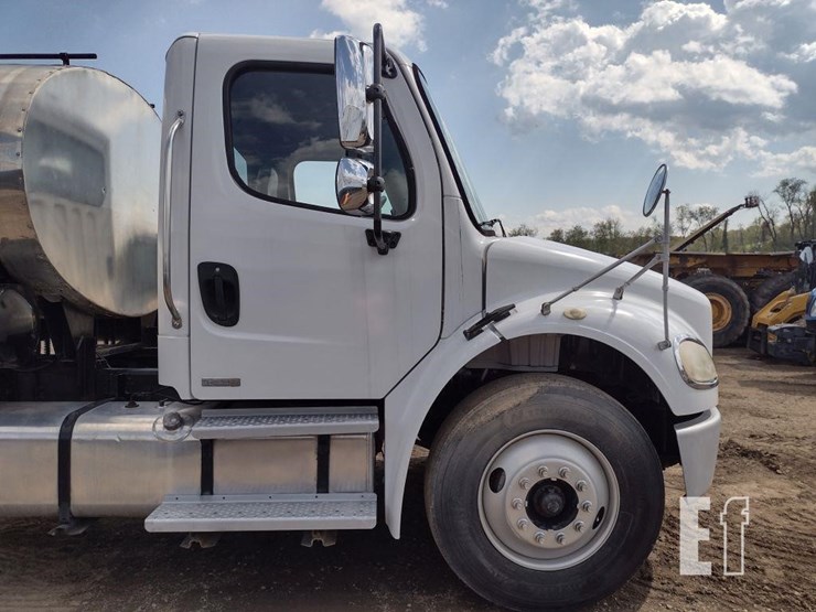 2007-freightliner-business-class-m2-106-image-28