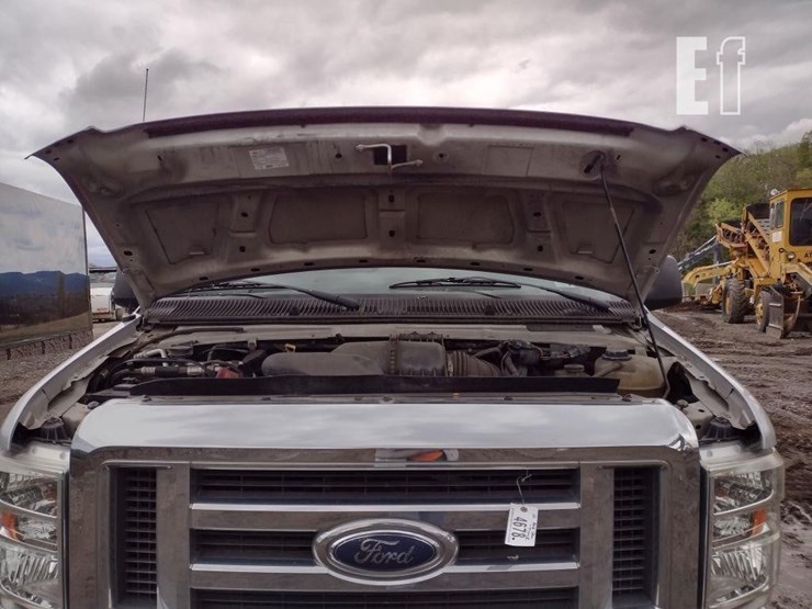 2012-ford-e250-image-32