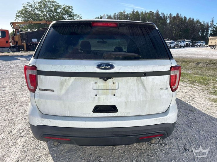 2016-ford-explorer-image-25