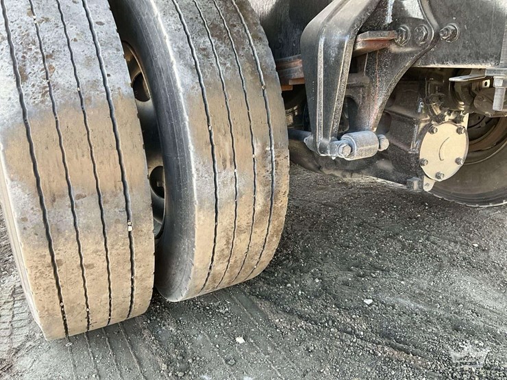 2016-freightliner-m2-106-image-26