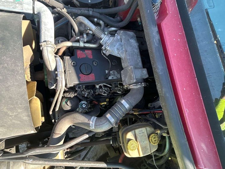 2005-freightliner-fld120-image-9