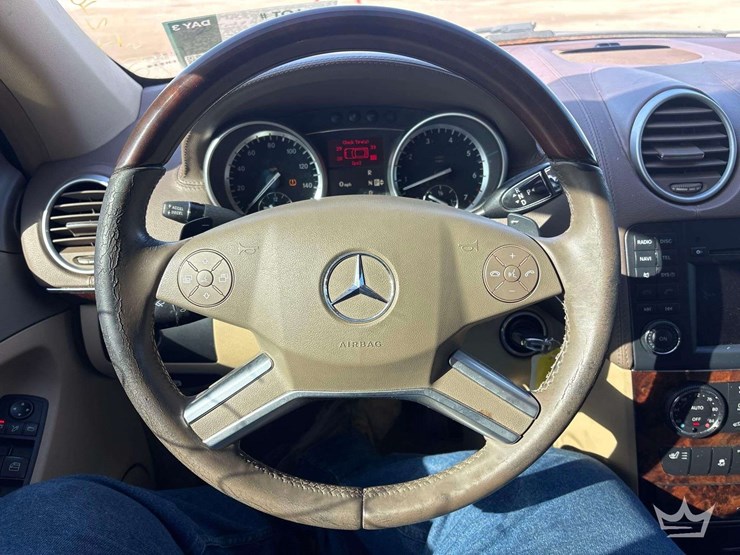2012-mercedes-benz-gl450-image-14