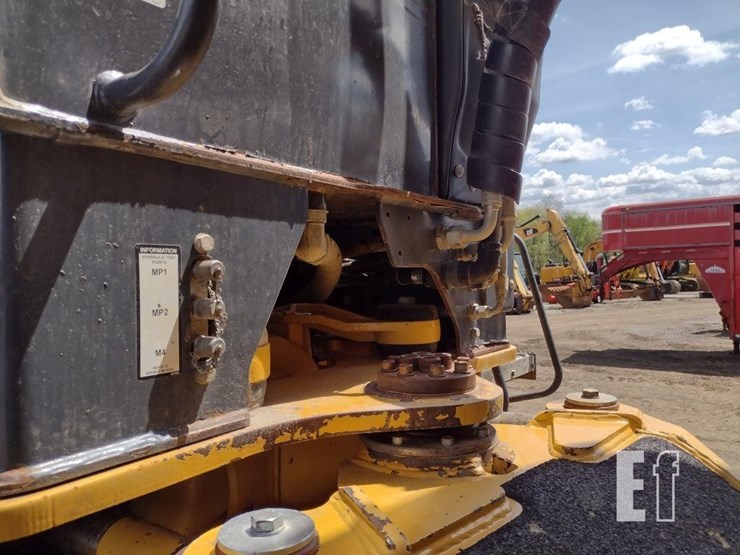 deere-300d-image-22