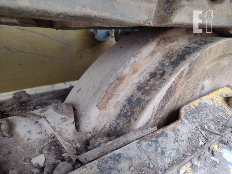 2019-caterpillar-d6k2-xl-image-32