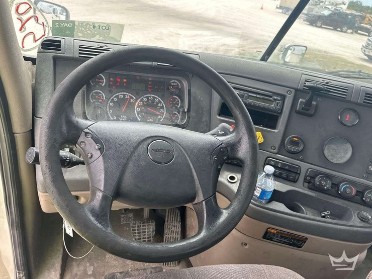 2016-freightliner-cascadia-125-image-12