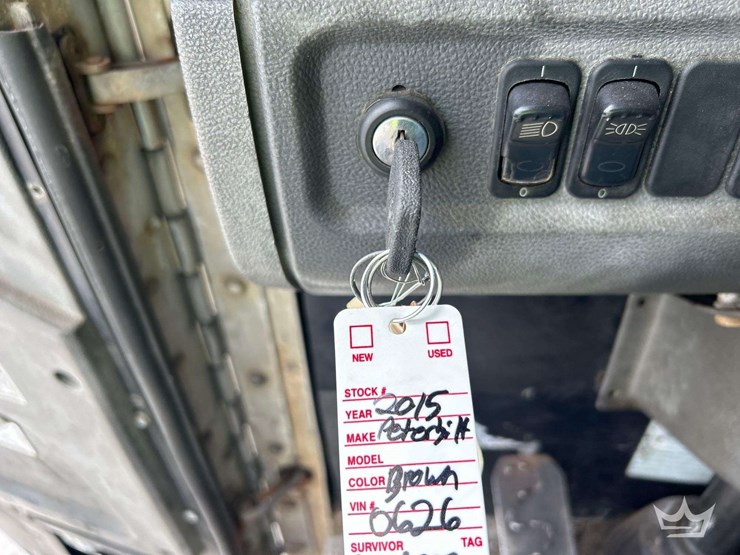 2015-peterbilt-320-image-27