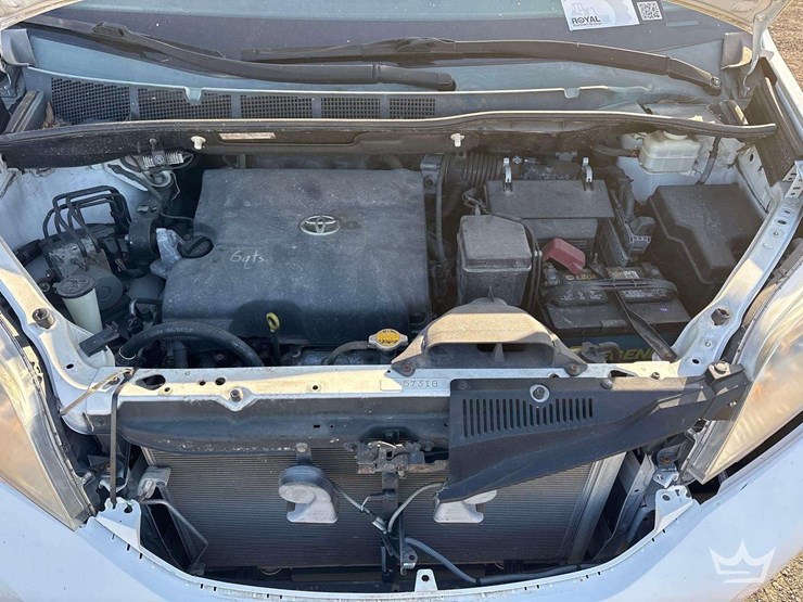 2013-toyota-sienna-image-7