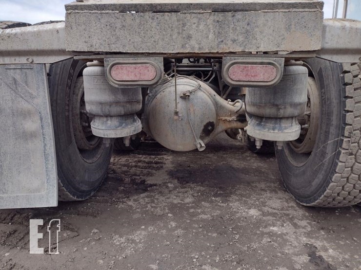 2005-peterbilt-379-image-34