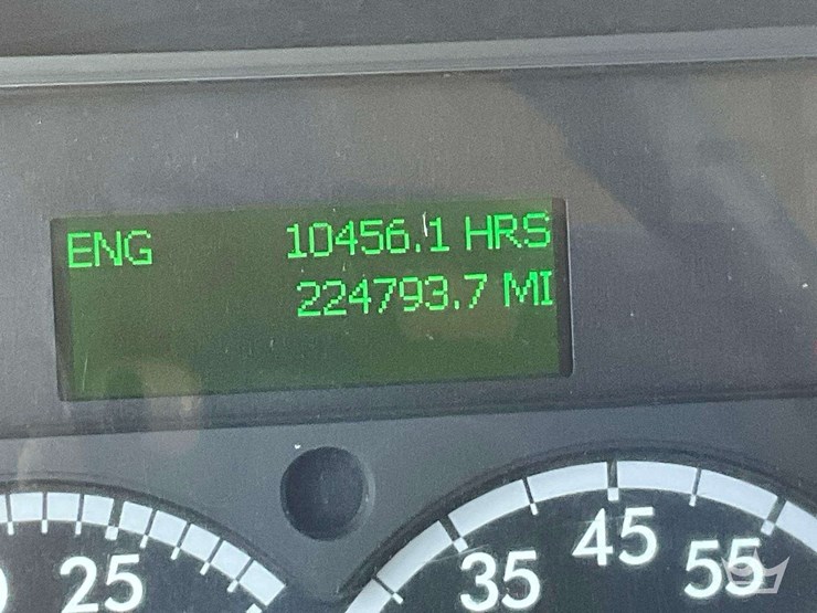 2016-freightliner-m2-106-image-7