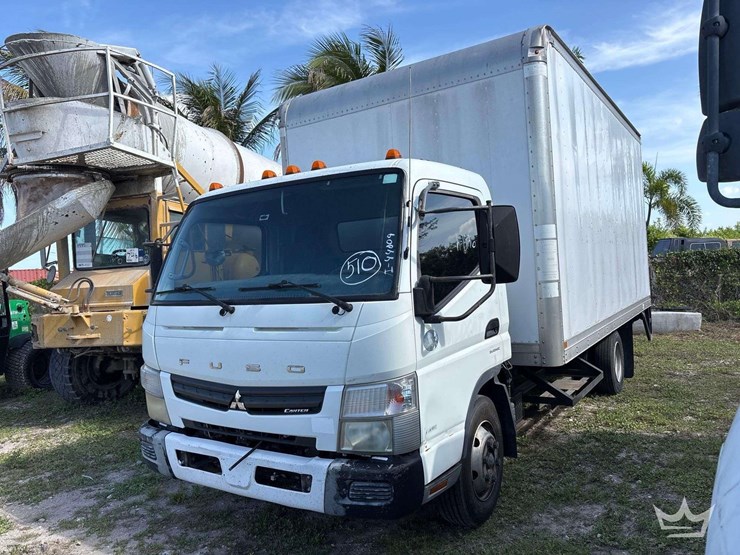 2012-mitsubishi-fuso-fec72s-image-1