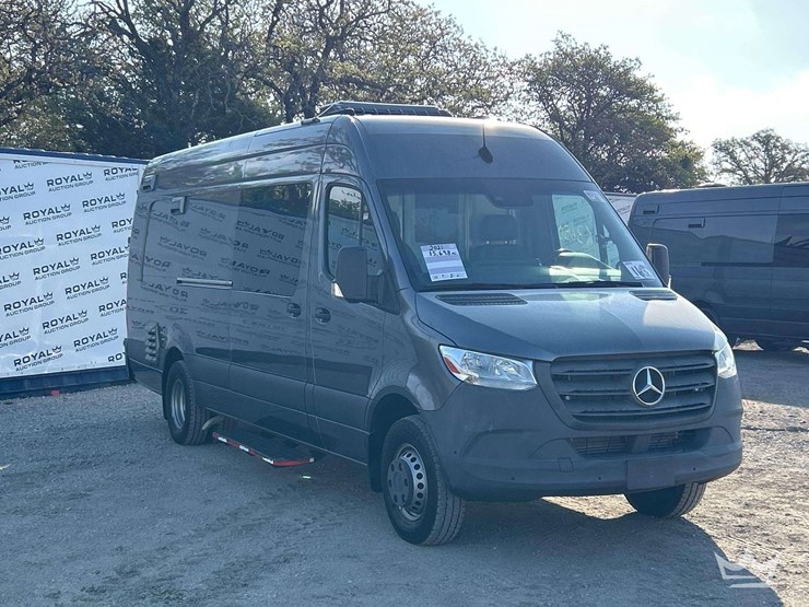 2021-mercedes-benz-sprinter-4500-image-2
