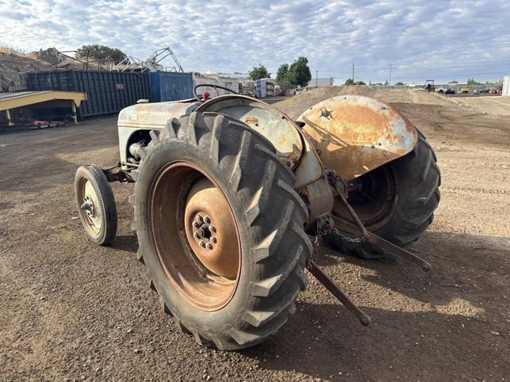 ford-8n-image-4