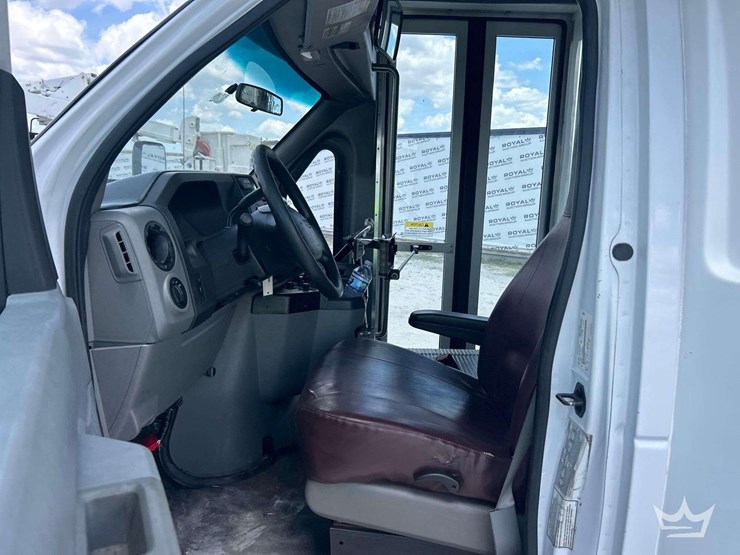 2015-ford-e450-image-12