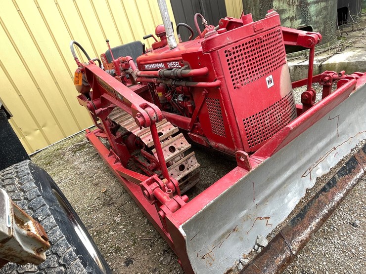 #4087-•-international-antique-dozer-image-3