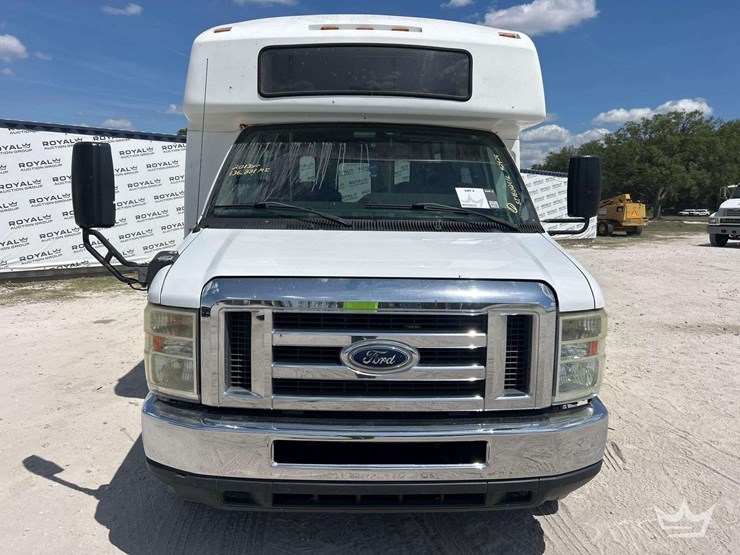 2013-ford-e450-image-29