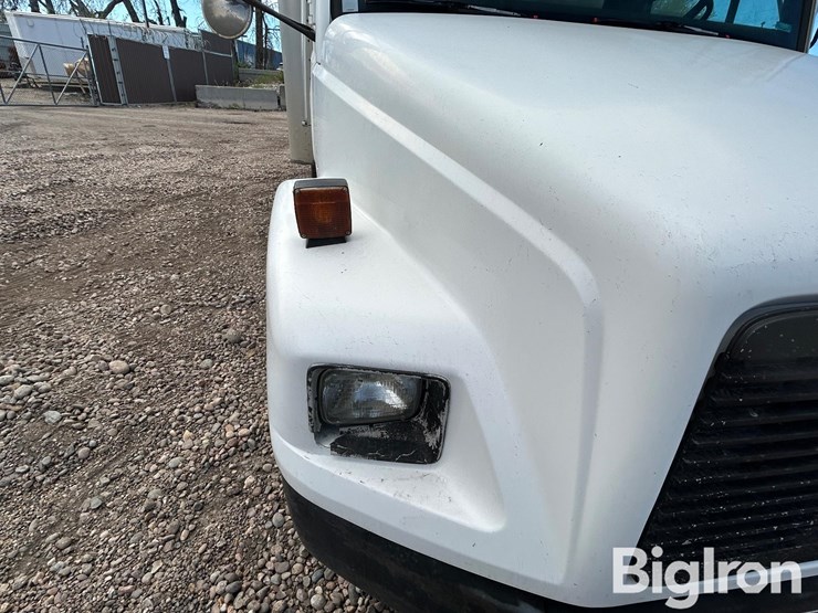 2000-freightliner-fl50-image-10