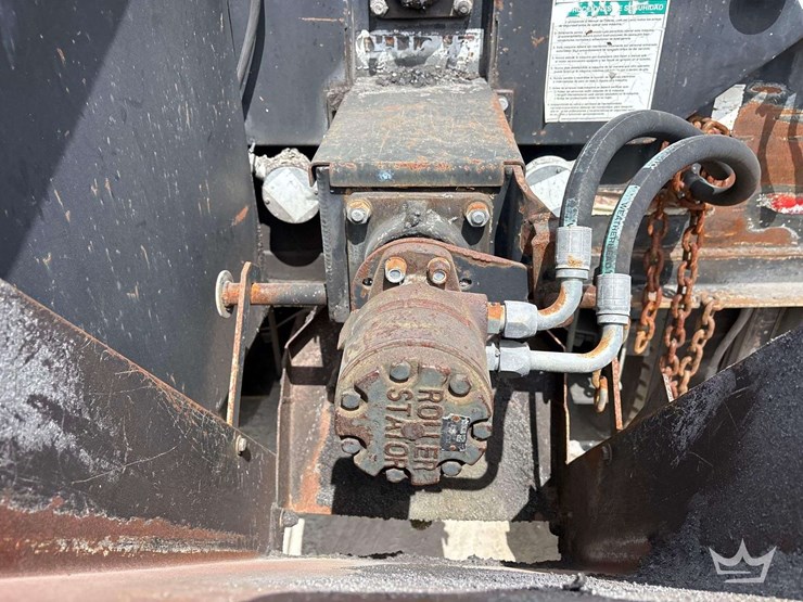 2007-freightliner-m2-106-image-20