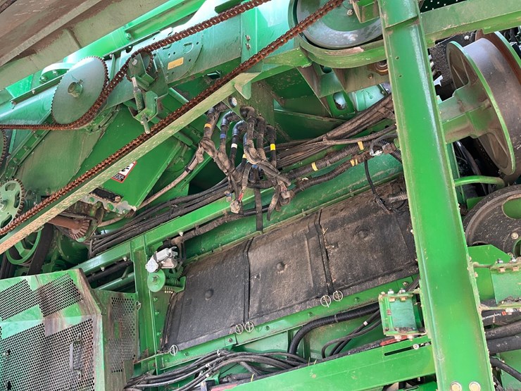 2011-john-deere-s670-image-37