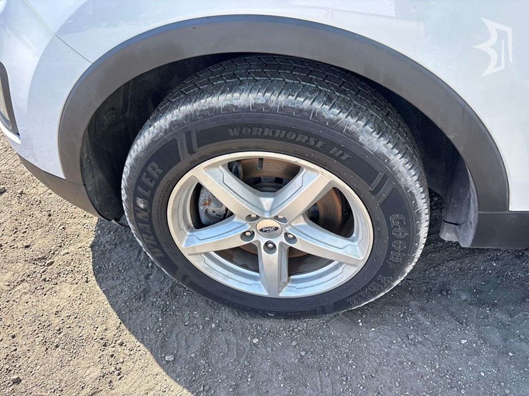 2017-ford-explorer-image-23
