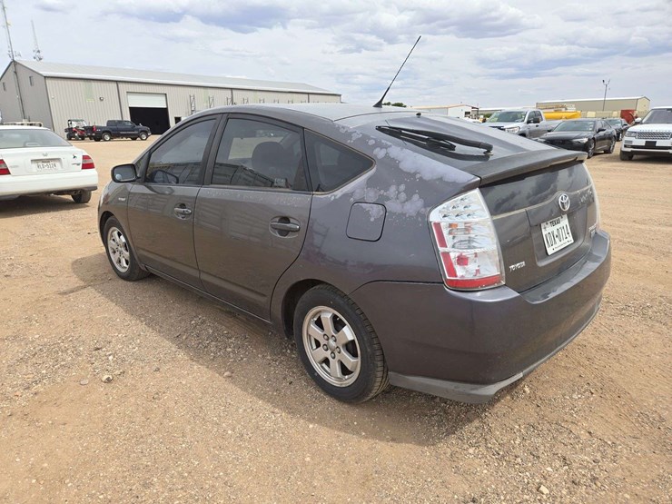 2008-toyota-prius-hatchback-image-4