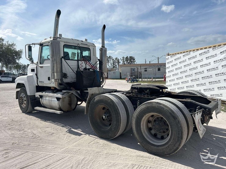 2005-mack-ch613-image-4