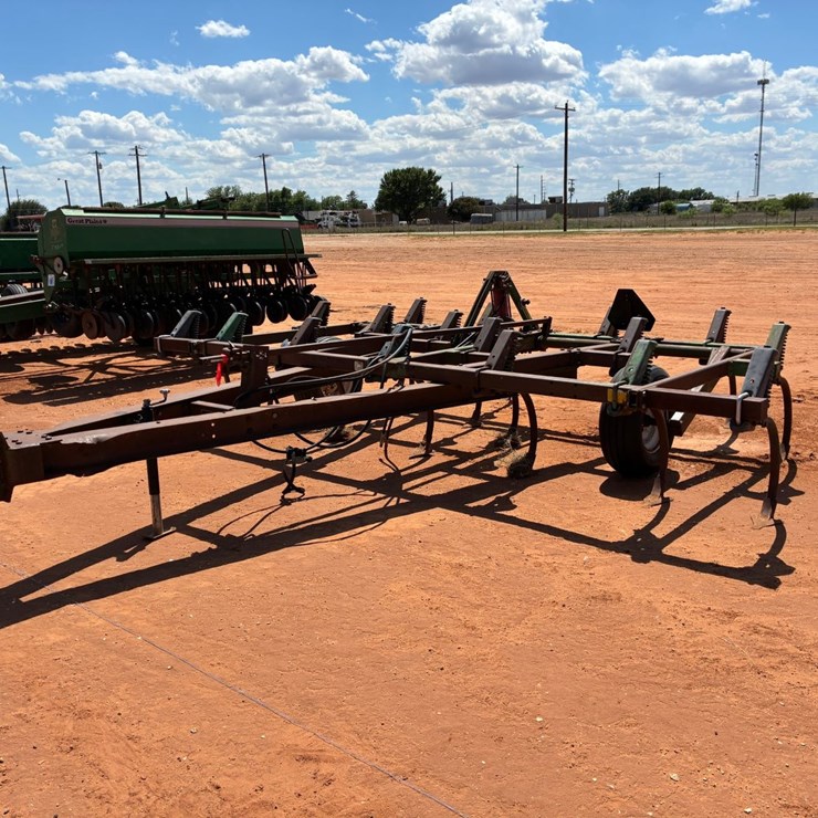 JOHN DEERE 610