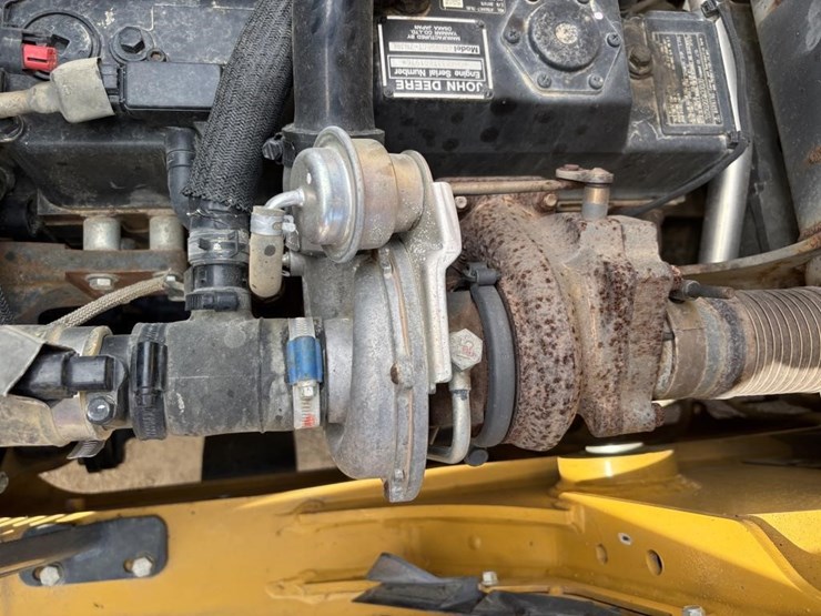 2019-deere-310l-ep-image-58