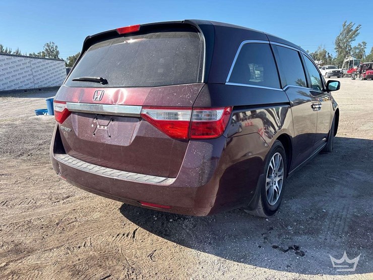 2013-honda-odyssey-image-3