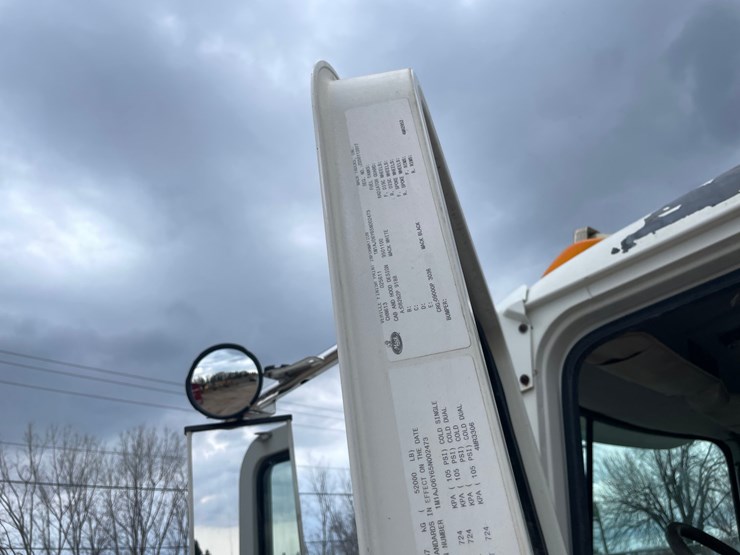 #4030-•-2005-mack-tractor-unit-18-image-79
