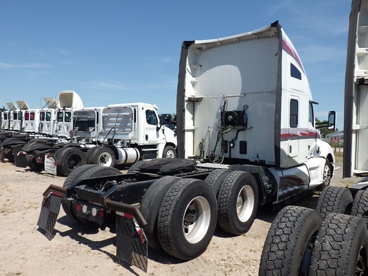 2016-kenworth-t680-image-13