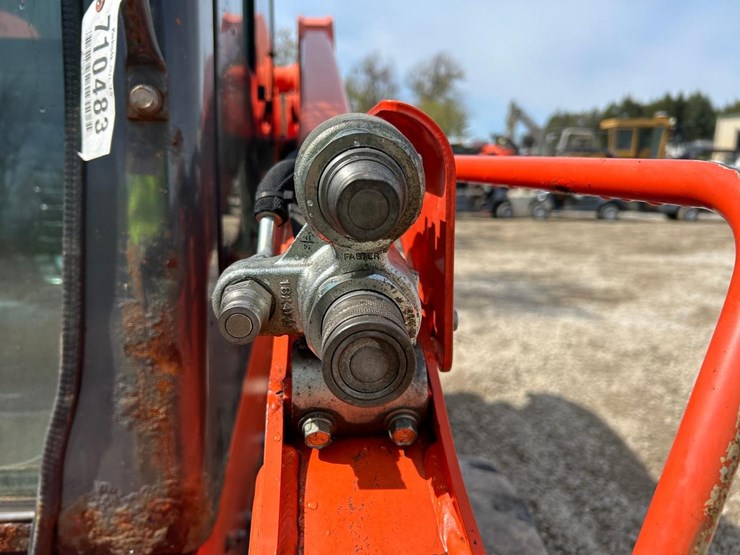 2018-kubota-ssv75-image-11