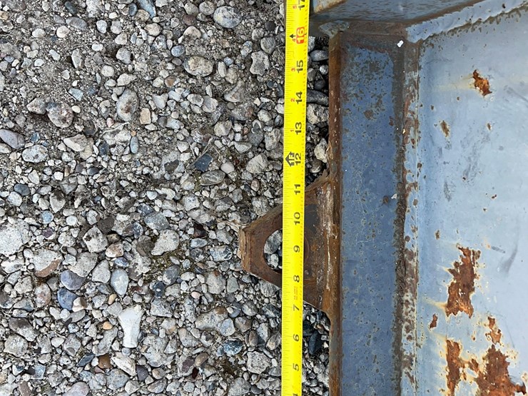 arrow-1.5-cubic-yard-telehandler-bucket-mah-image-11