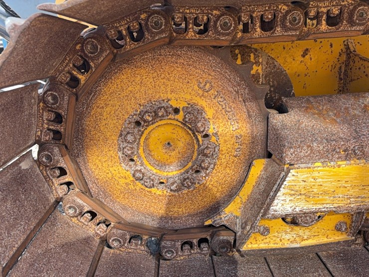 2023-deere-650k-lgp-image-9