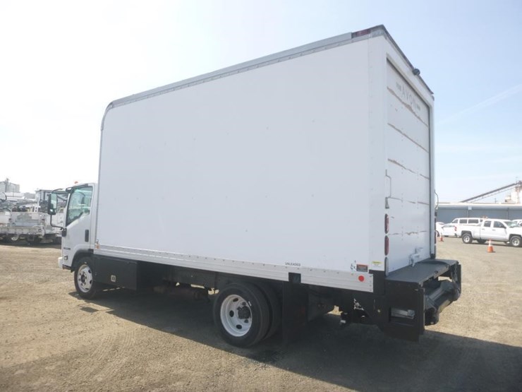 2013-isuzu-npr-image-4