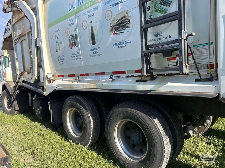 2019-peterbilt-520-image-15