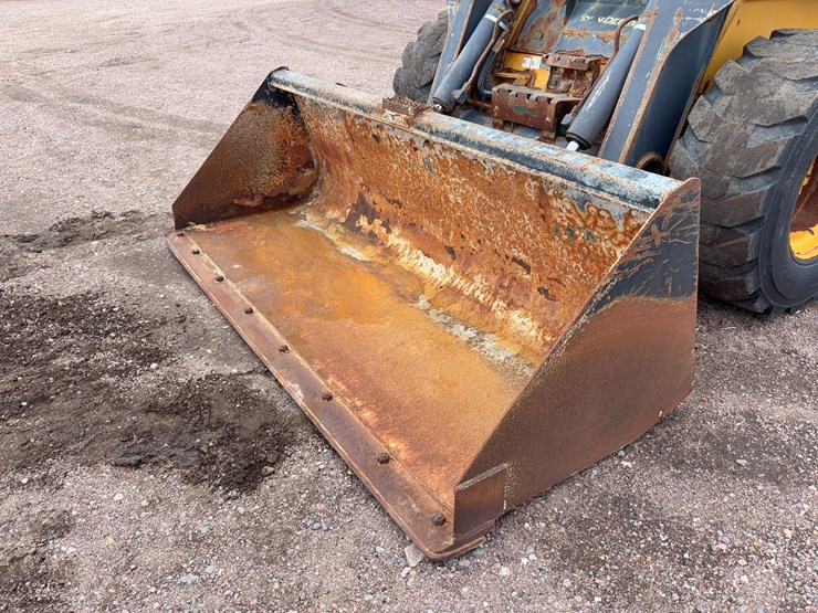 2014-deere-328e-image-31