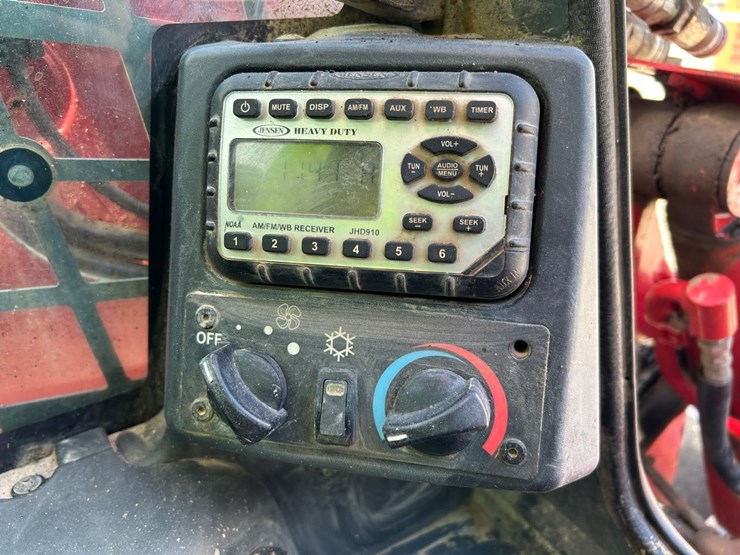 2017-takeuchi-tl12r2-image-28
