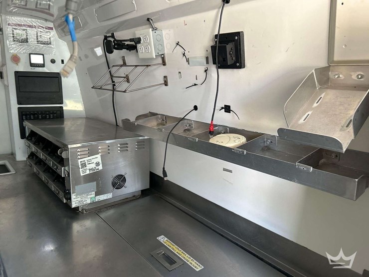 2021-mercedes-benz-sprinter-4500-image-26