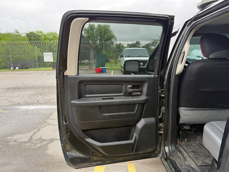 2019-dodge-1500-image-38
