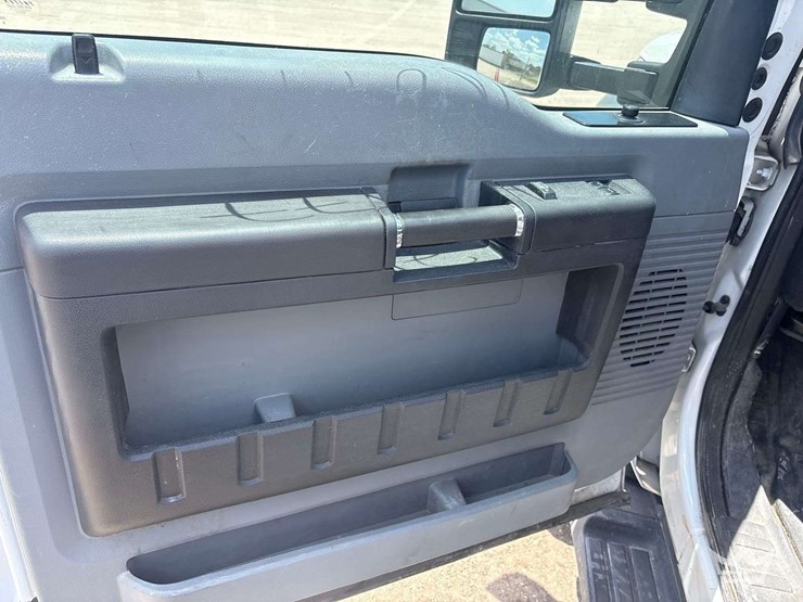 2016-ford-f550-image-22